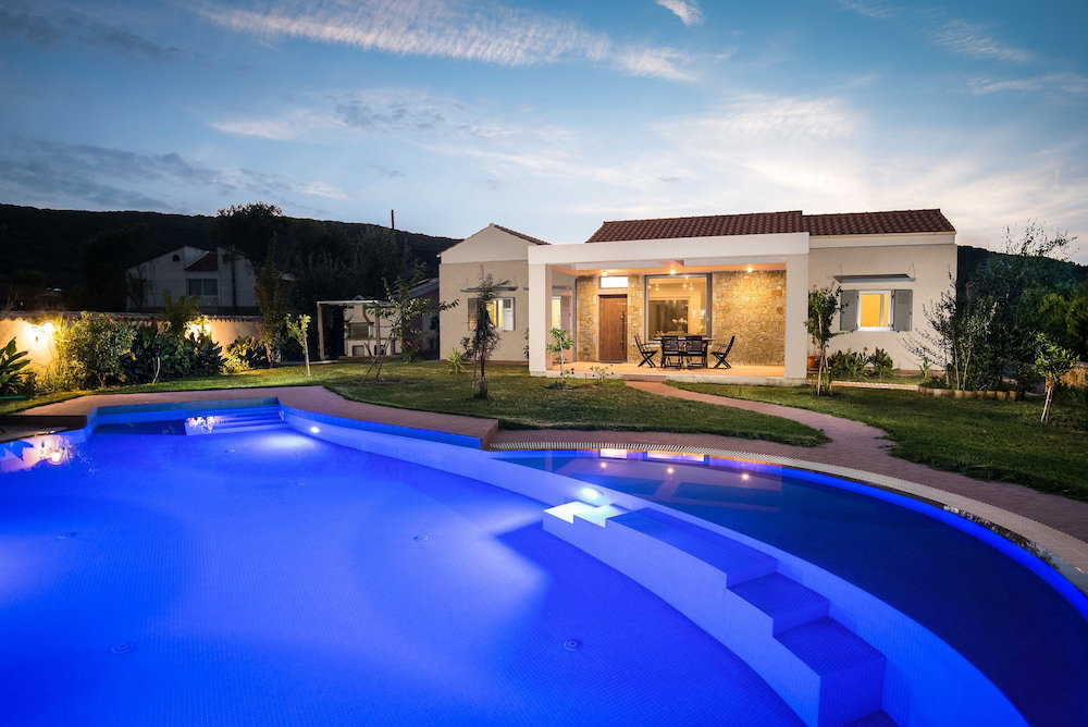 Hotel Three Stars Luxury Villas