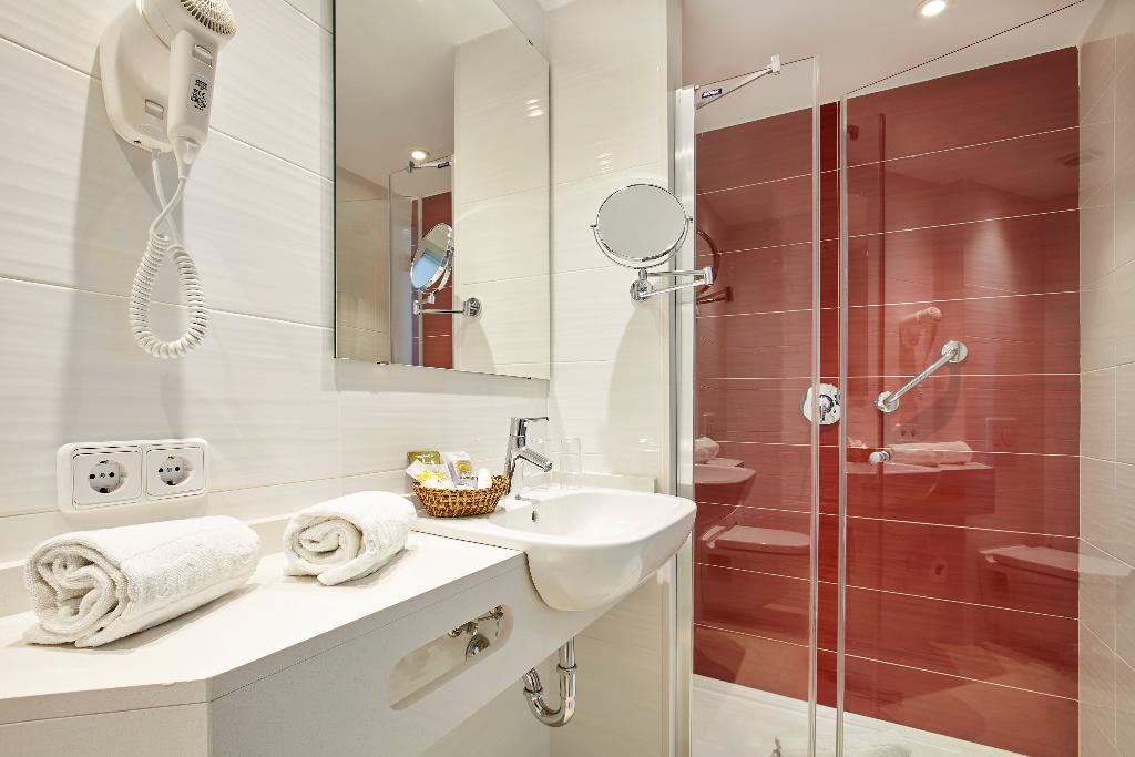 dal travel Universal Hotel Perla