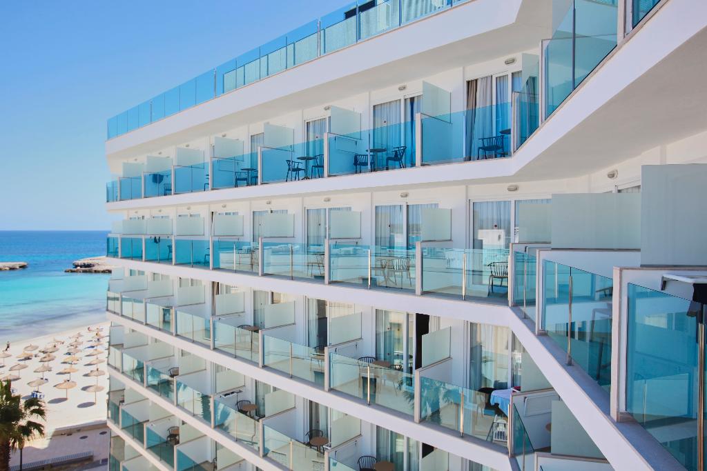 dal travel Universal Hotel Perla