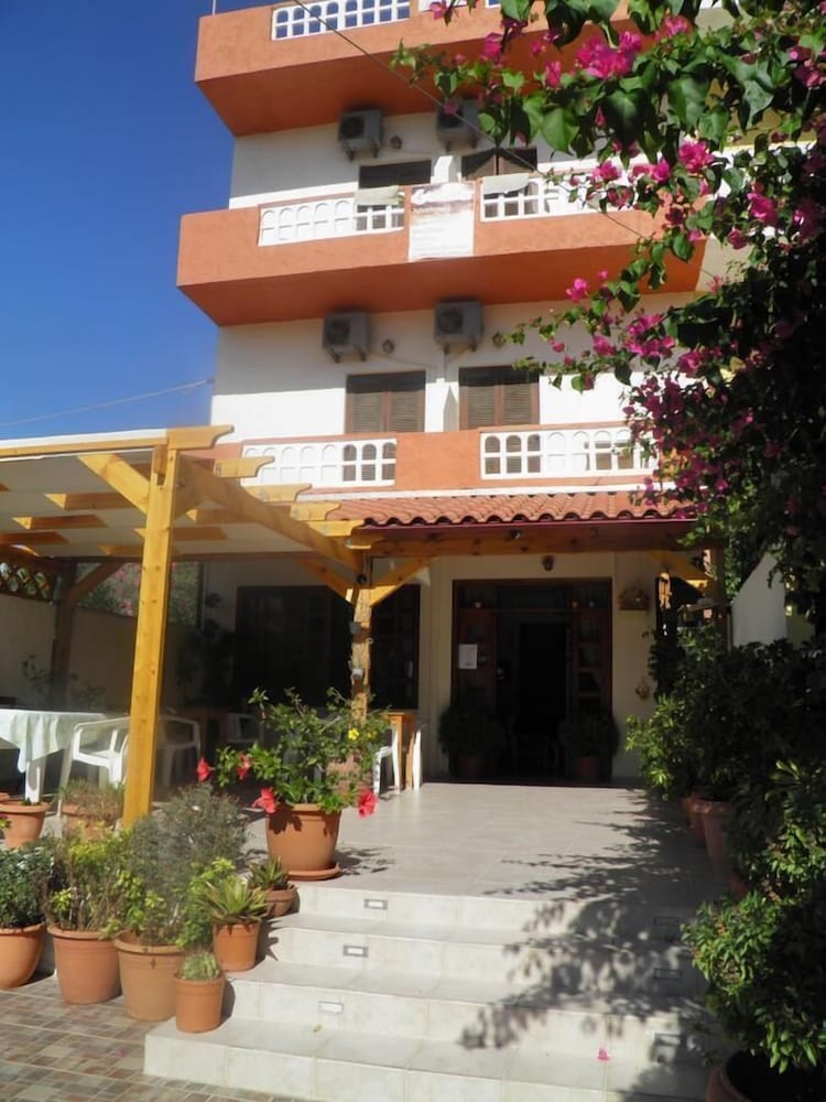 Hotel Galaxias Studios