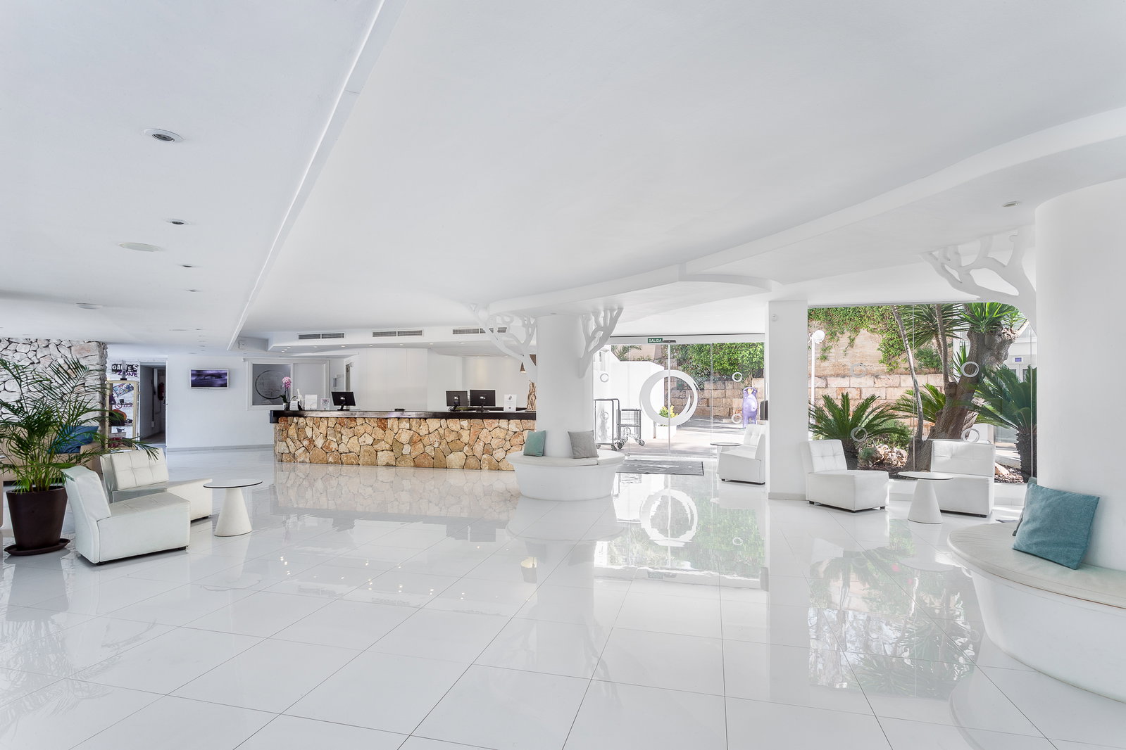 Fergus Style Cala Blanca Suites