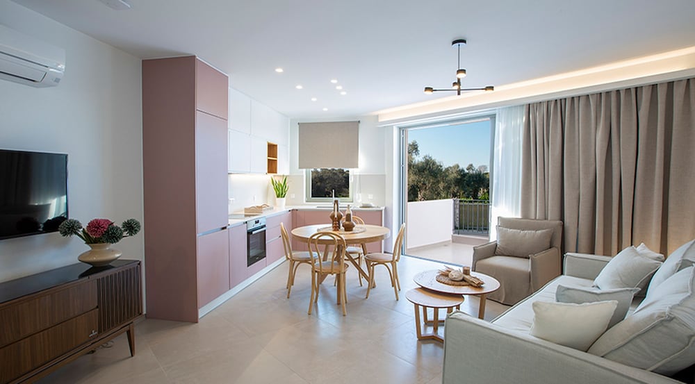 Hotel Lirides Suites