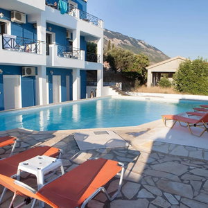 Hotel Casa De Blue cazare Vlachata