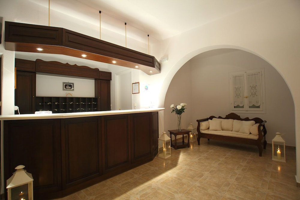Paros Inn Seafront By Ghh