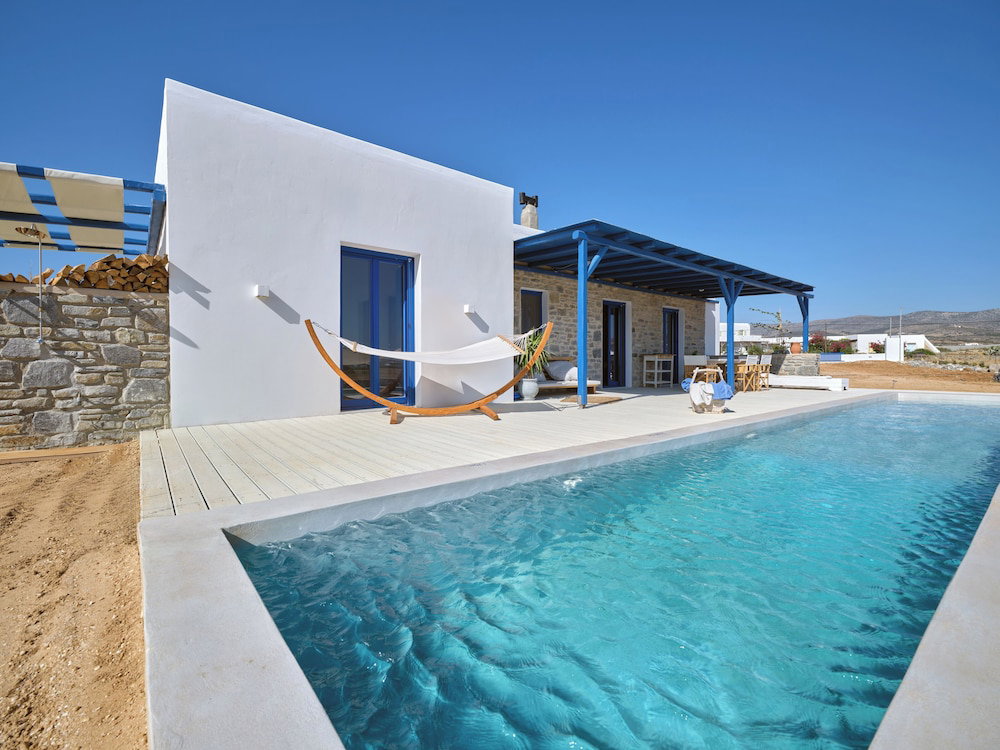2 Bed Villa Sleeps 6 Pets Pool Parking