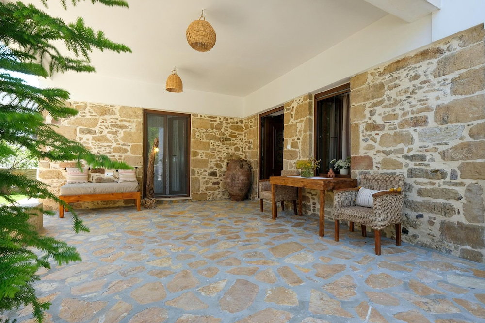 Hotel Apartments Panethimos