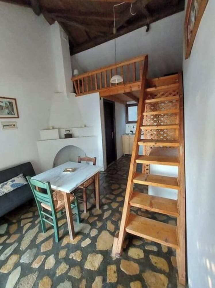 Hotel Beautiful House Located On A Hill In Samos Island, 400 M From An Organized Beach