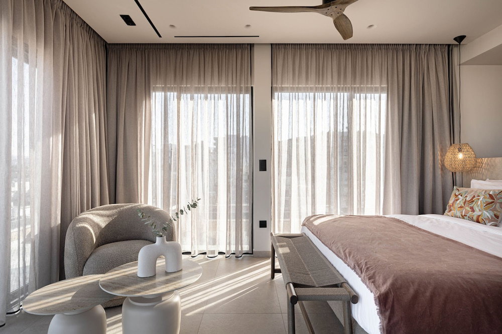 Hotel Moncasa Suites