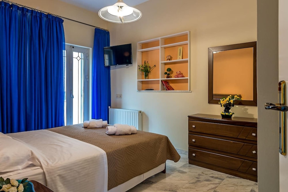Chania Poolside Resort - Panoramic Seaview Lodging