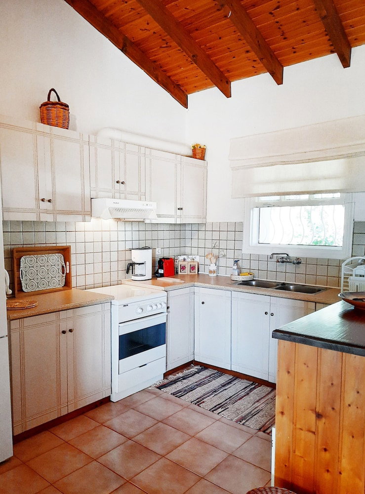 Agrilis Cottage Near The Beach