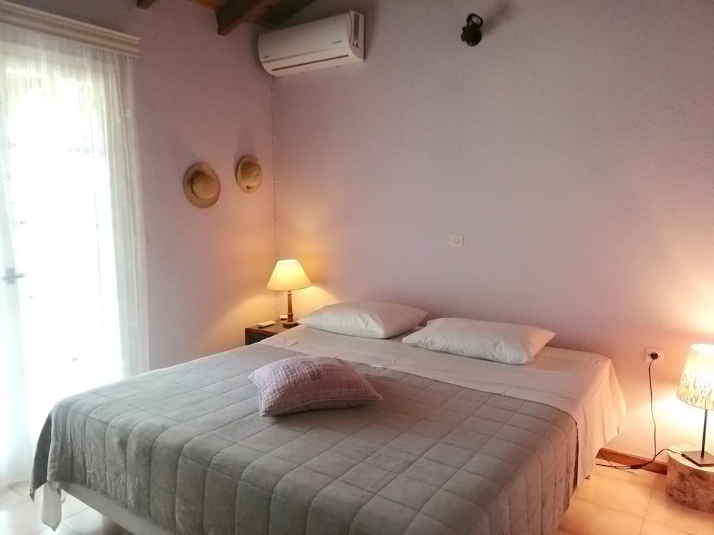 Agrilis Cottage Near The Beach