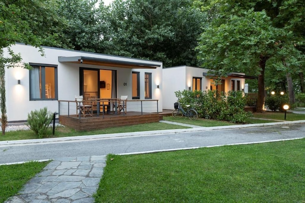 Hotel Gkaras Camp & Apartments