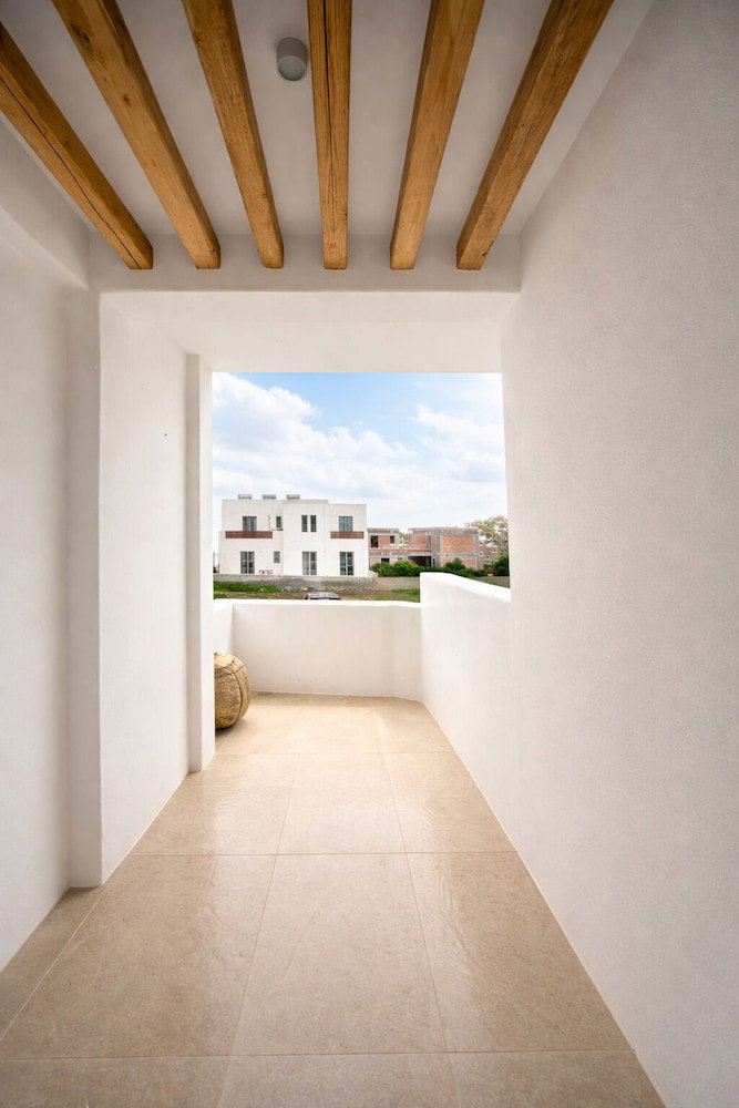 Hotel Reya Suites