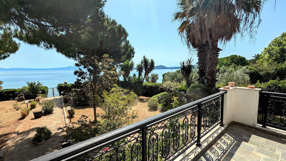 Hotel Ekatis Seacoast Nest
