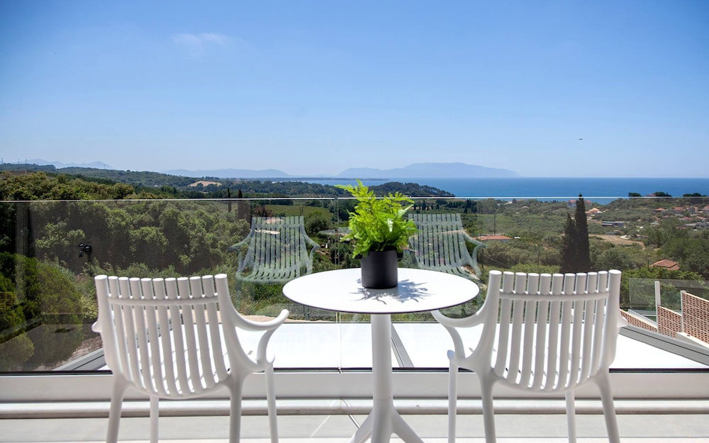 Hotel Lumiere Villa Monolithi 1