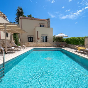 Hotel Helianthos Villas cazare Almirida
