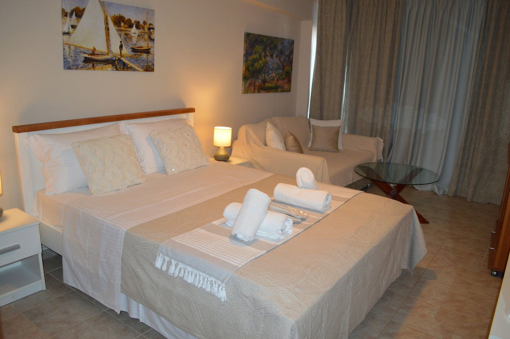 Hotel Best House Petit Pylos Messinias