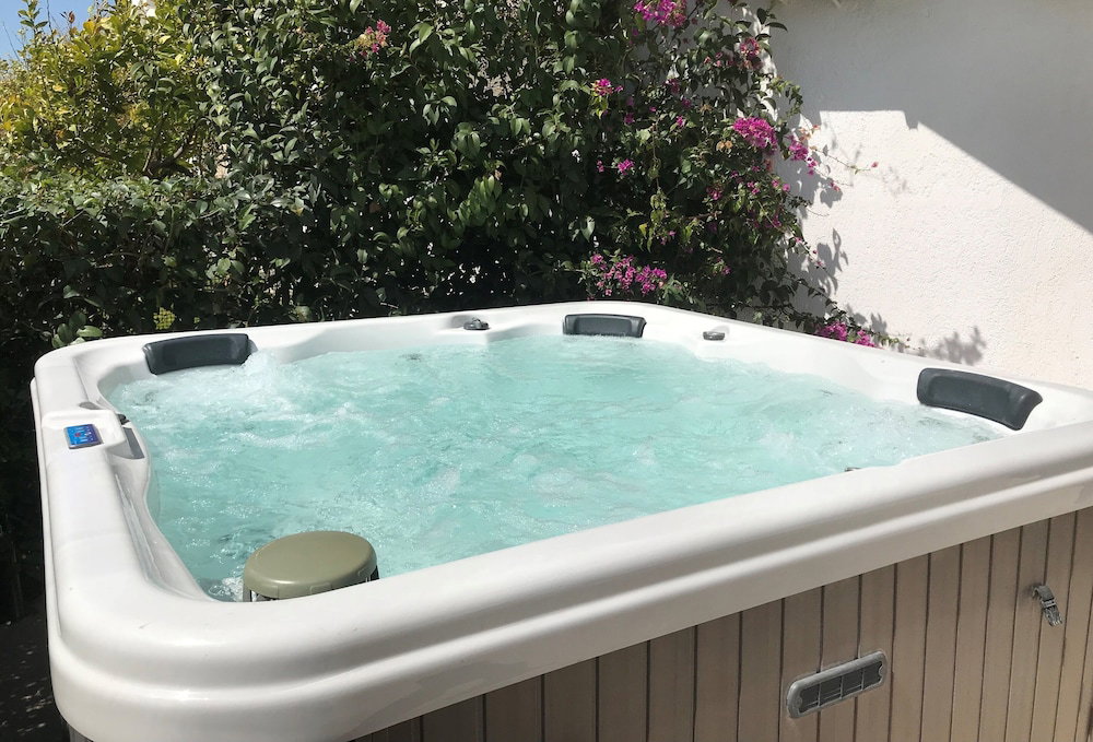 Hotel Elisa Seaside Luxury Suite Private Hot Tub, Beach