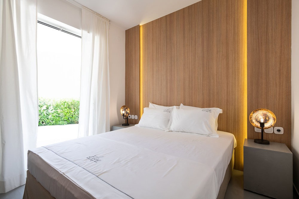 Elisa Seaside Luxury Suite Private Hot Tub, Beach
