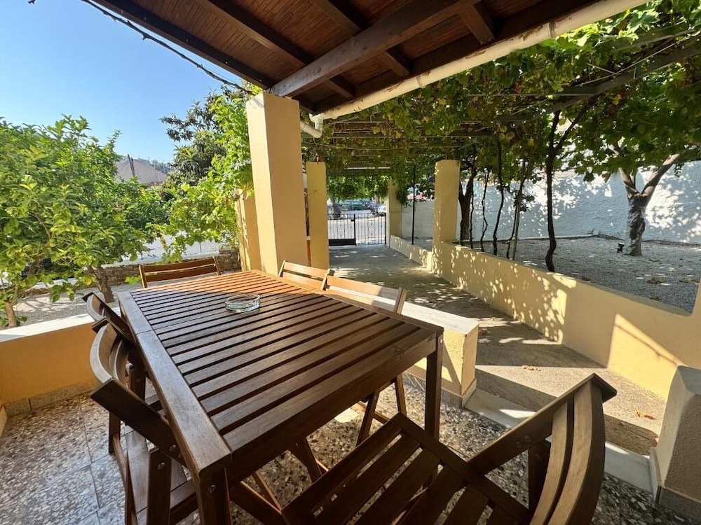 Hotel Amalthia House