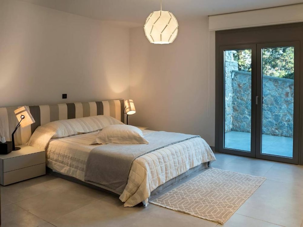Villa Soligia Blue - New Luxury Sea Front Villa