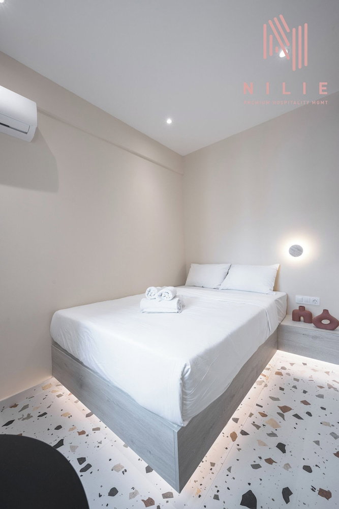 Hotel Phedra Studios Nilie Hospitality Mgmt
