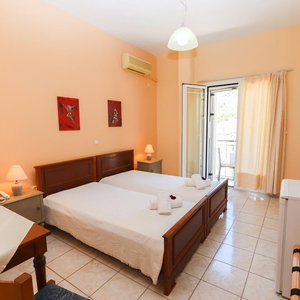 Hotel Angela cazare Istiaia