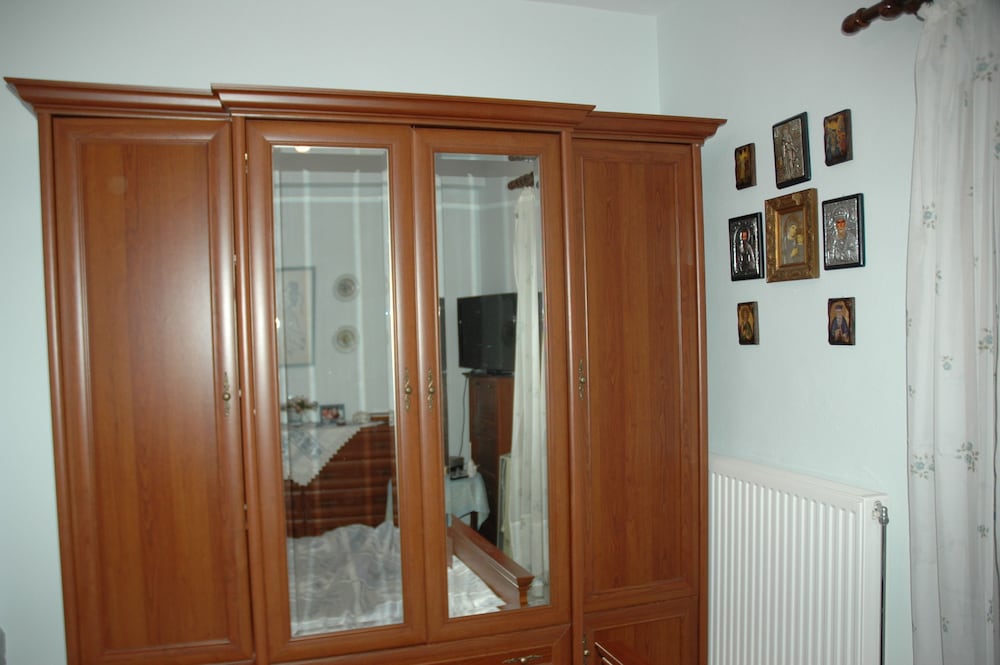Split-Level House In East Pelion