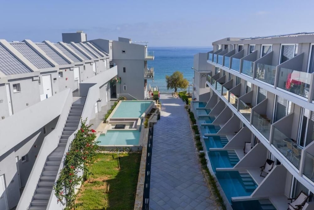 Hotel Golden Coast Suites