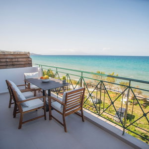 Hotel Yolo Resort cazare Alykes