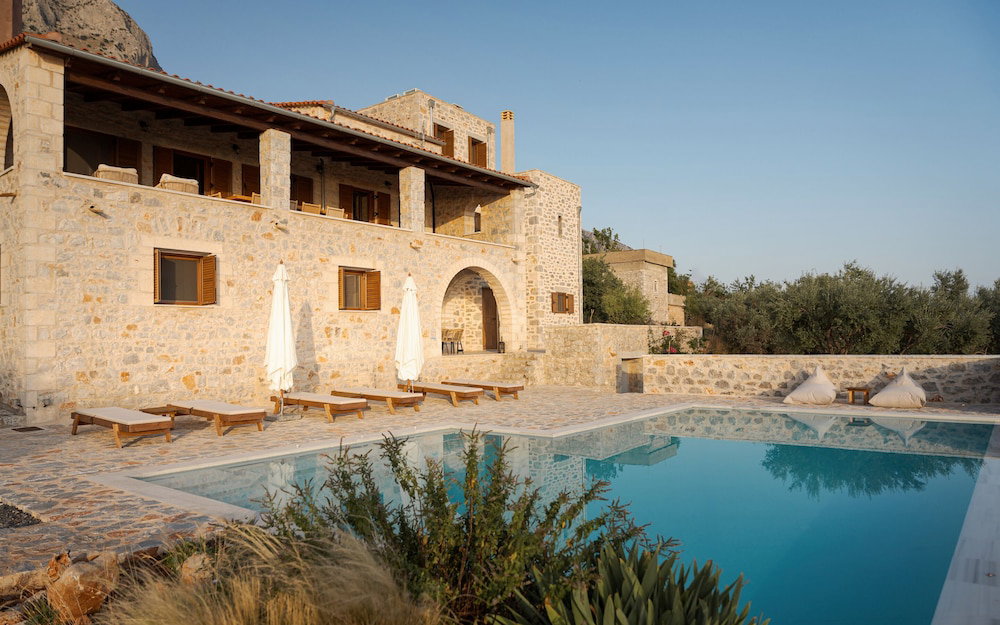 Hotel Pirgos Petropoulea