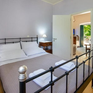 Hotel The Old One By All About Paxos cazare Gaios