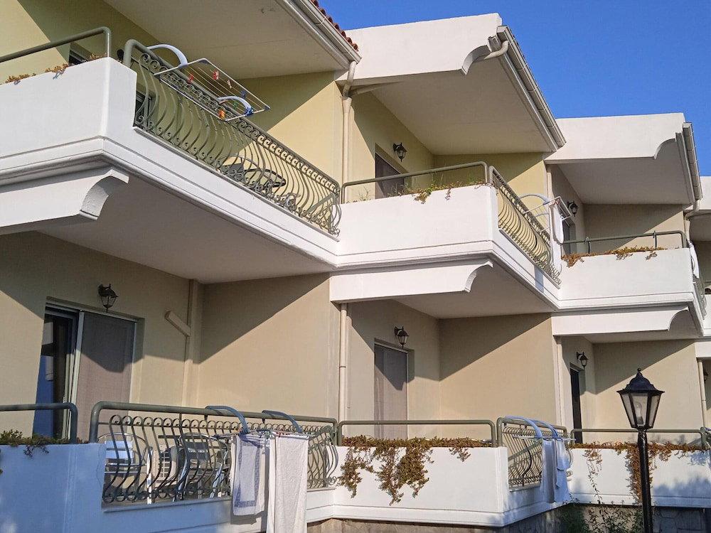 Hotel Apartment In Gerakini With Pool