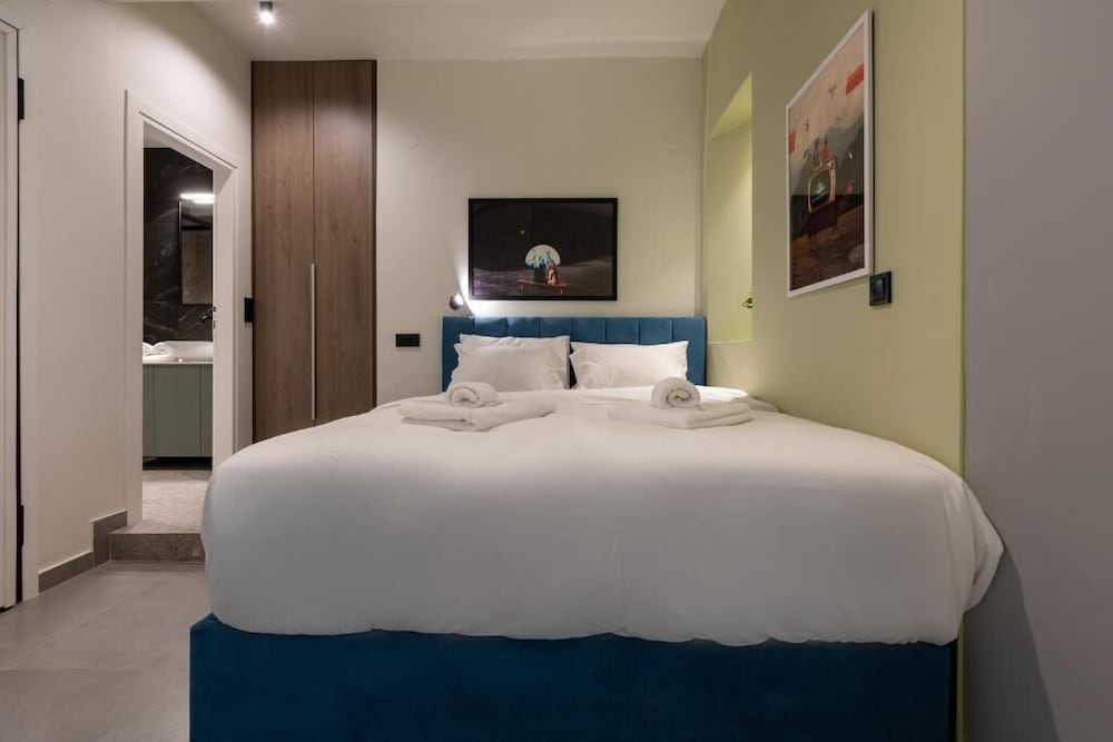 Hotel The Next Chapter Nilie Hospitality Mgmt