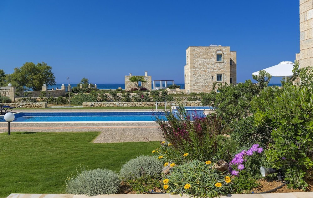 Hotel Emerald Villa 70M From The Beach
