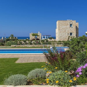 Hotel Emerald Villa 70M From The Beach cazare Tavronitis