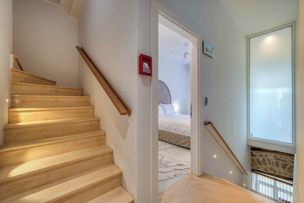 Hotel Nalia Suites