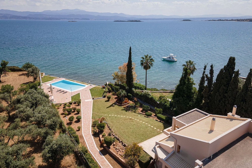 Hotel Eretria Luxurious Seafront Villa
