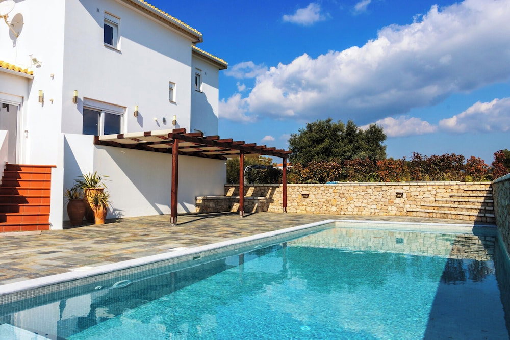 Hotel Kbel Sea View Villa, Private Pool, Sleeps8, Garden