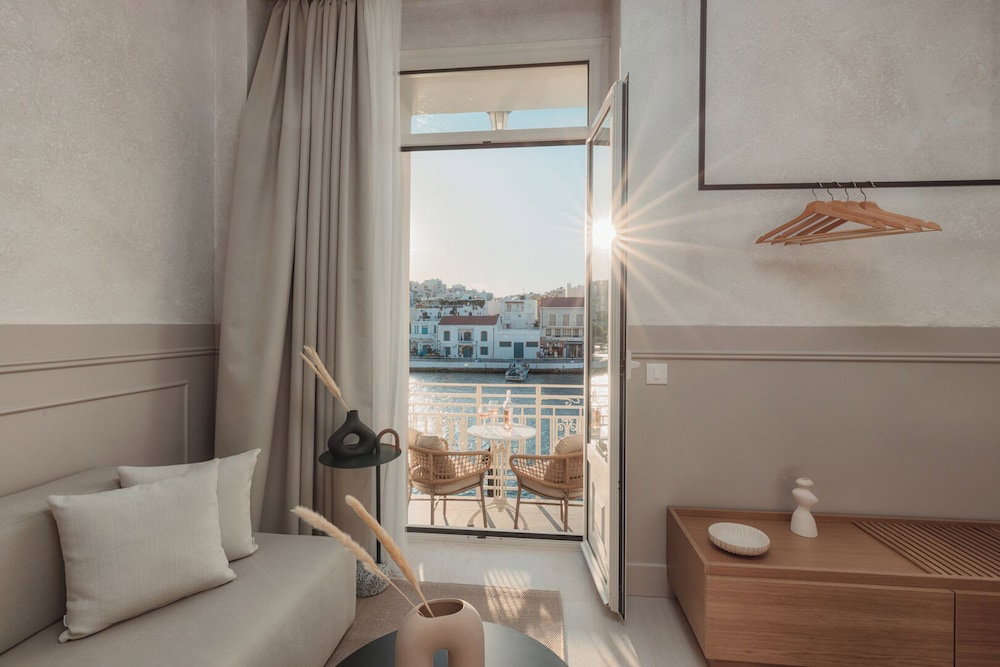 Hotel Luxury Suites By Lato