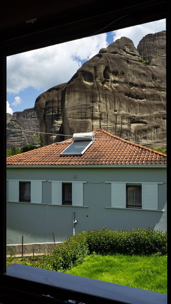 Fani's House Under Meteora