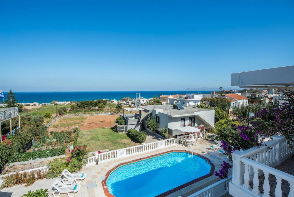 Hotel Rouladina Apt 5 In Stalos