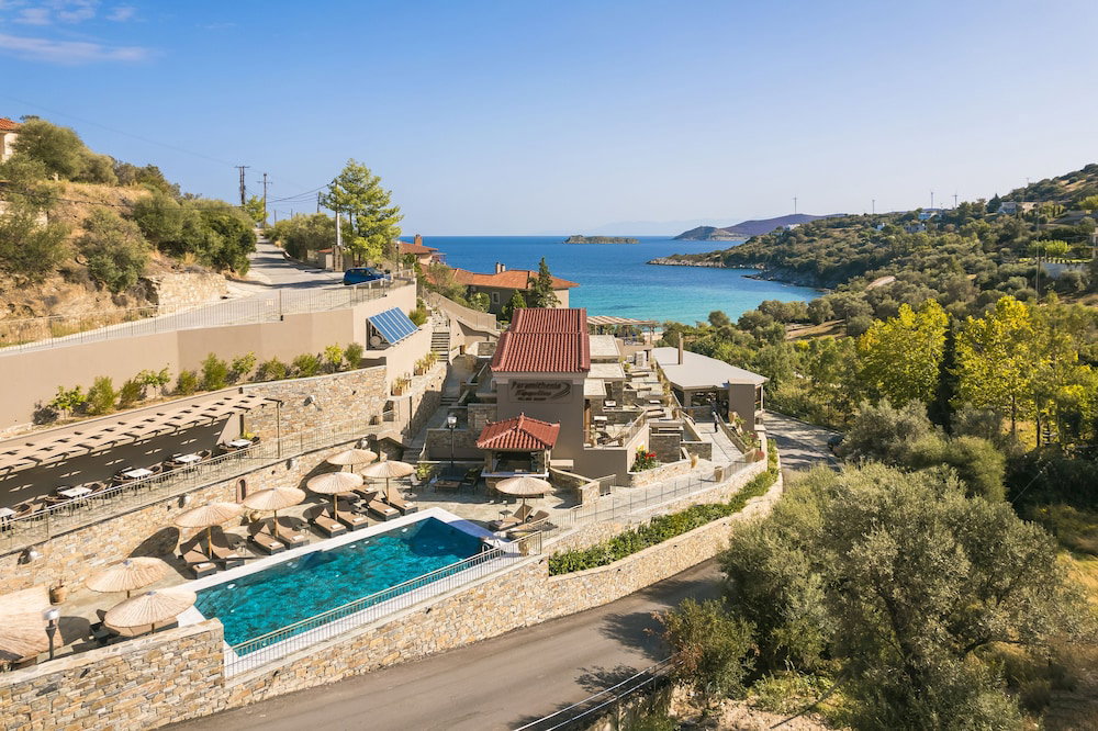 Hotel Paramithenio Village Beach Resort & Spa