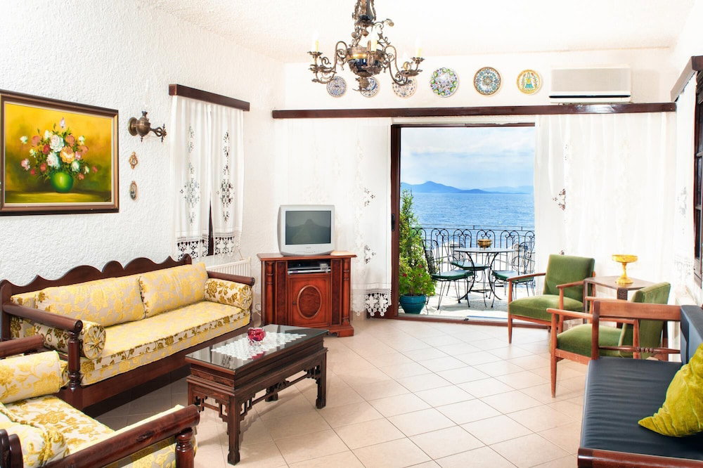 Afissos Seaside Cottage