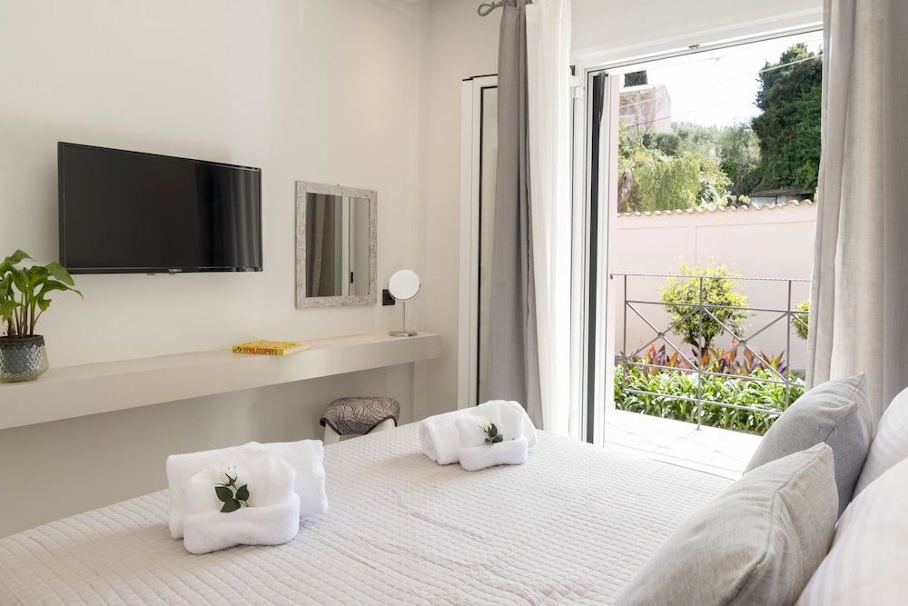 Dimi Brou's Apartments By Corfuescapes
