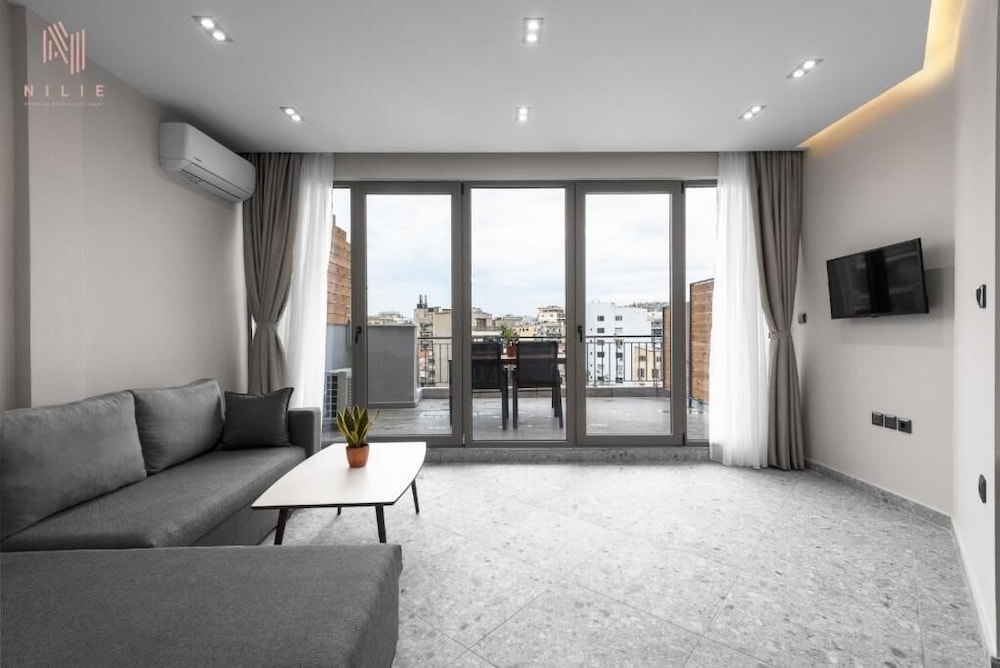 Hotel Avenue Studios & Apartments, Nilie Hospitality Mgmt