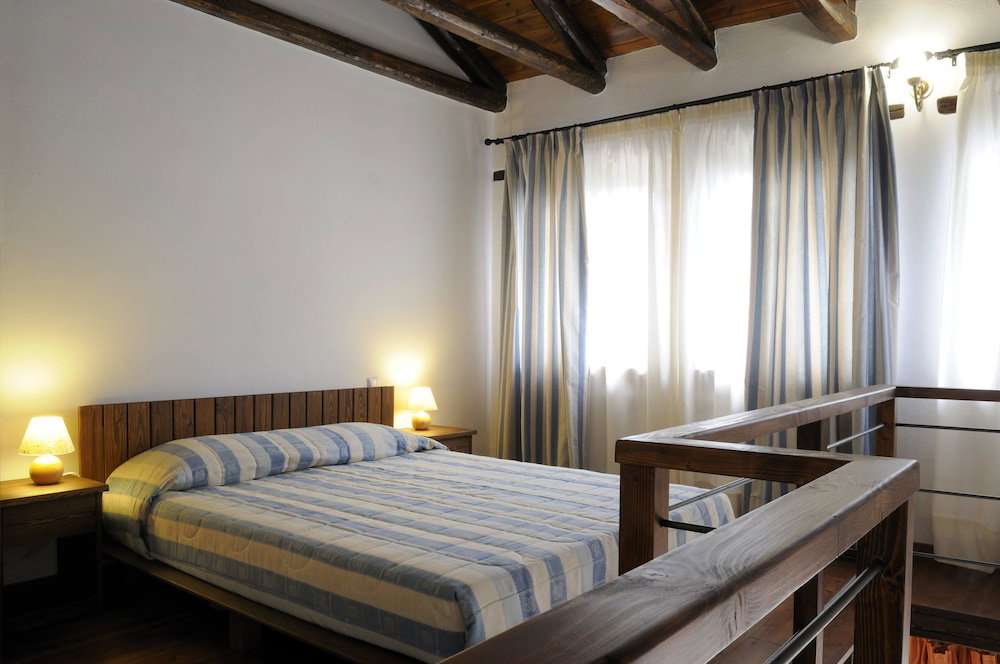 Esperos Suites & Villas