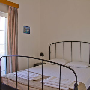 Hotel Blue Dolphin Aegina cazare Vagia