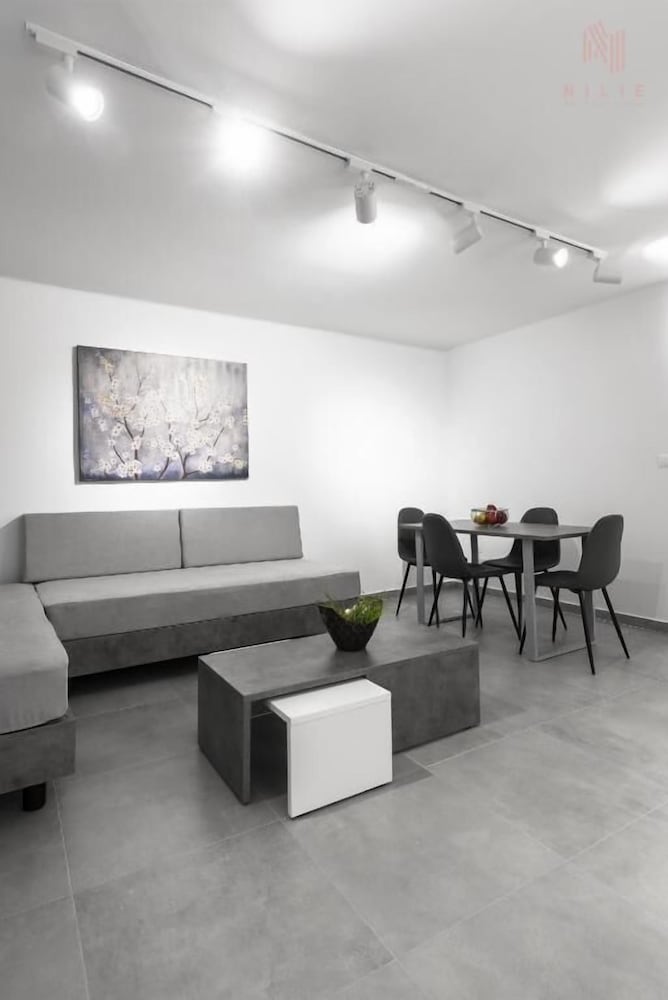 Hotel Consul Apartment Nilie Hospitality Mgmt