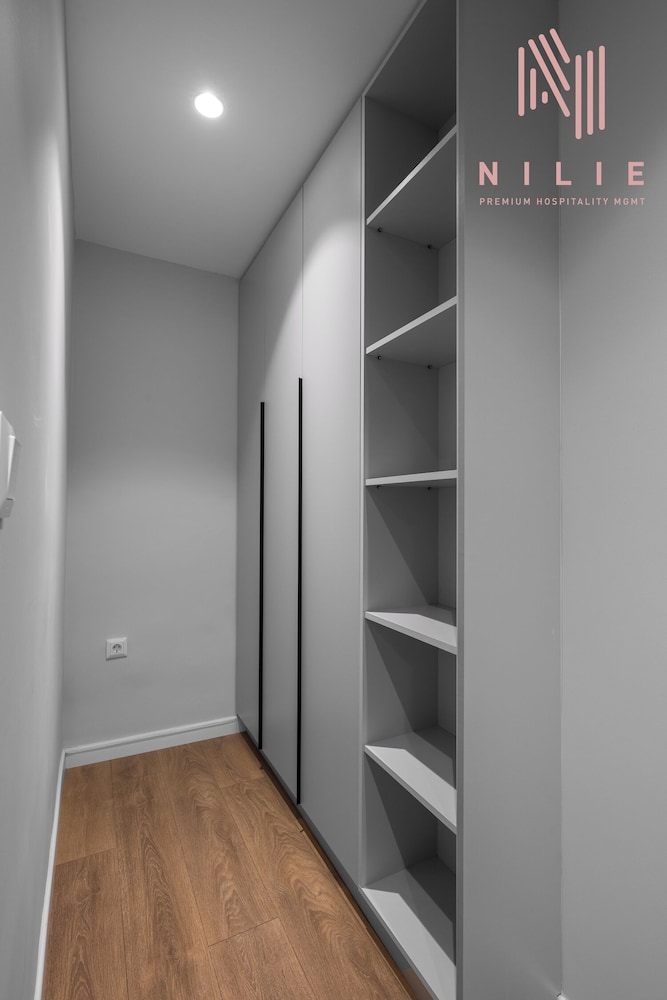 Hotel Arama Nilie Hospitality Mgmt